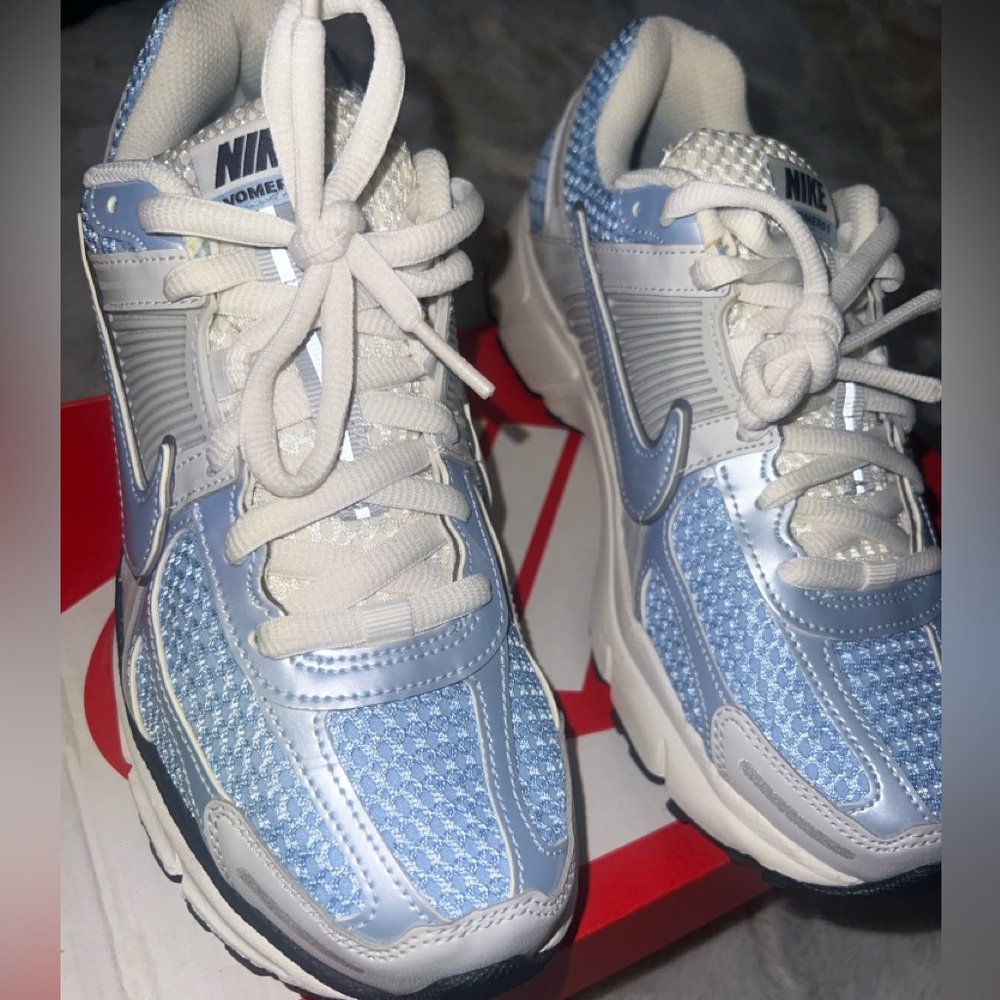 Nike Vomero. “photon dust/Royal tint”